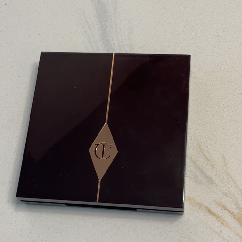 Charlotte Tilbury Black and Gold Compact